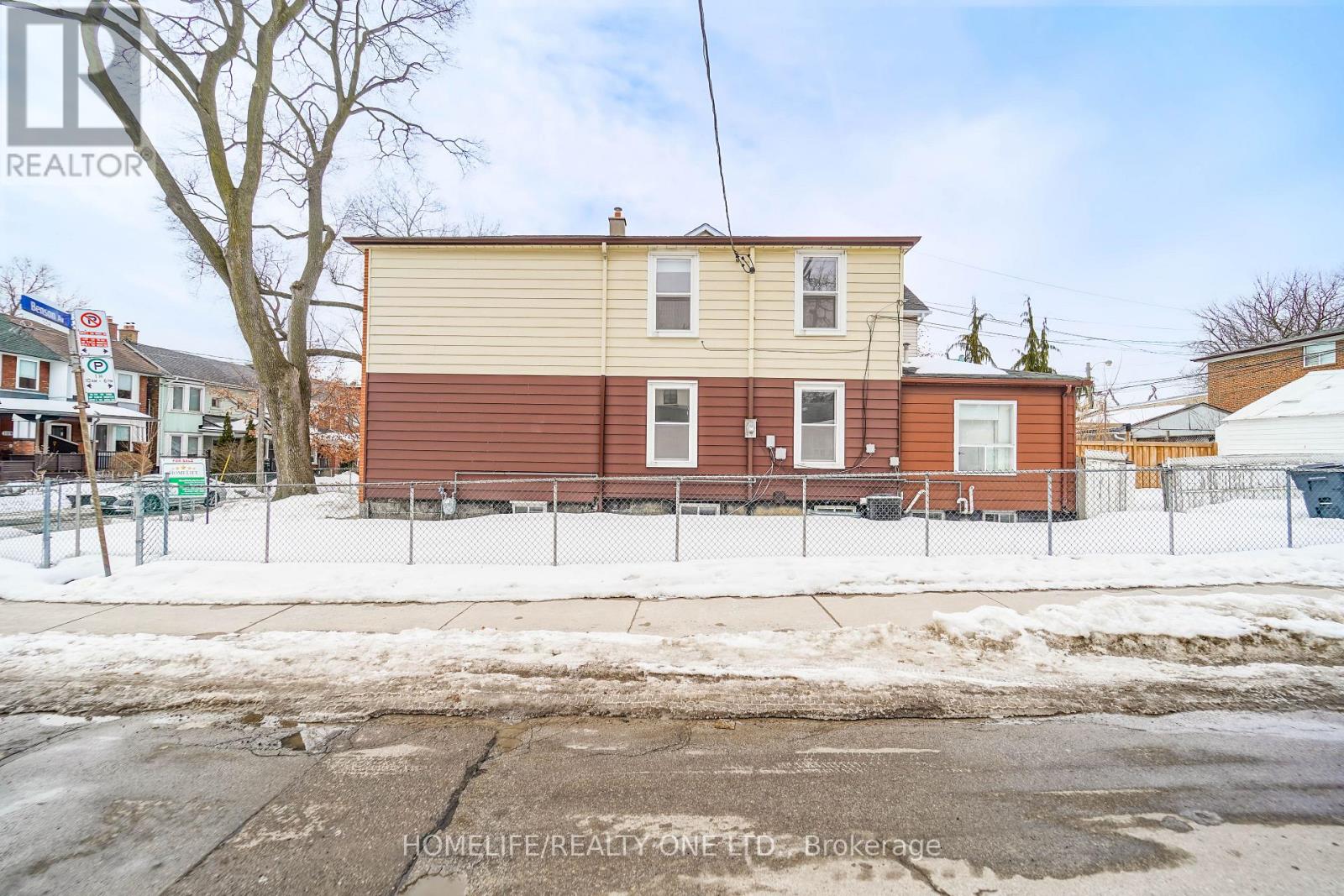 104 Benson Avenue, Toronto, Ontario  M6G 2J1 - Photo 6 - C12854906