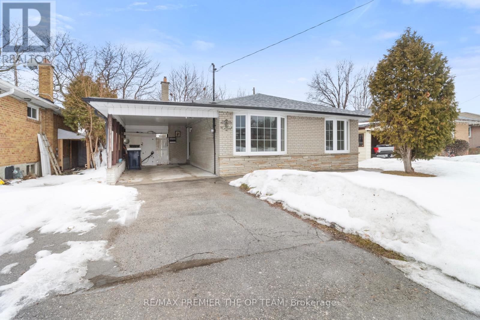 16 Brantwood Drive, Toronto, Ontario  M1H 2G6 - Photo 2 - E12854930