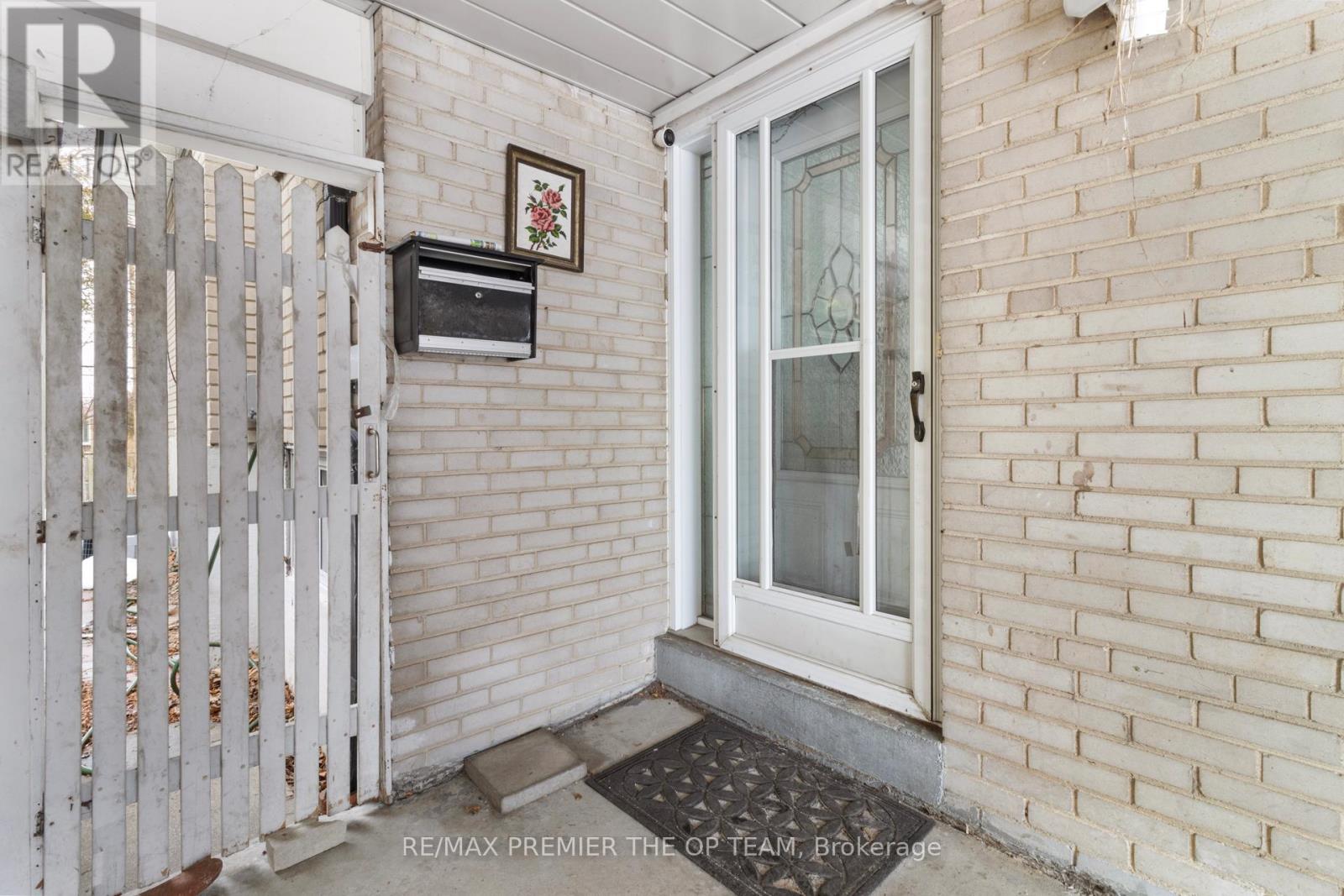 16 Brantwood Drive, Toronto, Ontario  M1H 2G6 - Photo 7 - E12854930