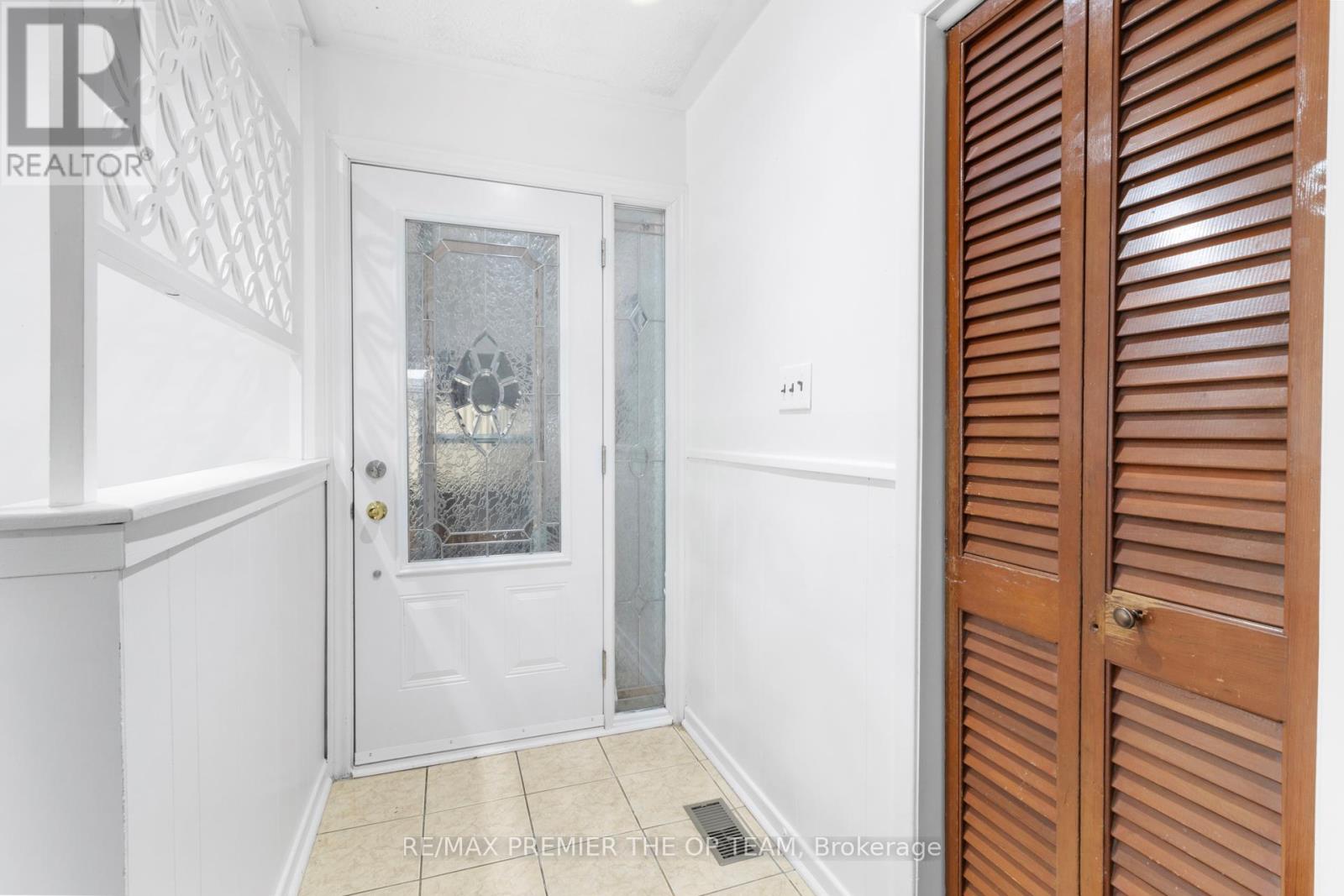 16 Brantwood Drive, Toronto, Ontario  M1H 2G6 - Photo 9 - E12854930