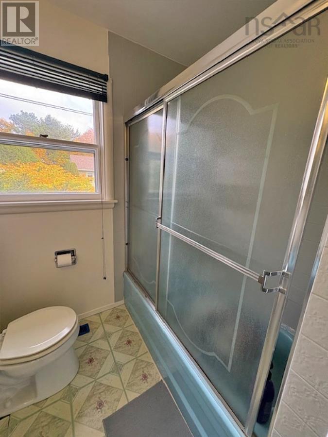 169 Crescent Street, Bridgewater, Nova Scotia  B4V 1L1 - Photo 12 - 202526697