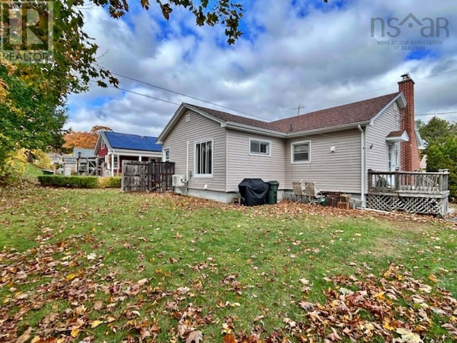 169 Crescent Street, Bridgewater, Nova Scotia  B4V 1L1 - Photo 2 - 202526697