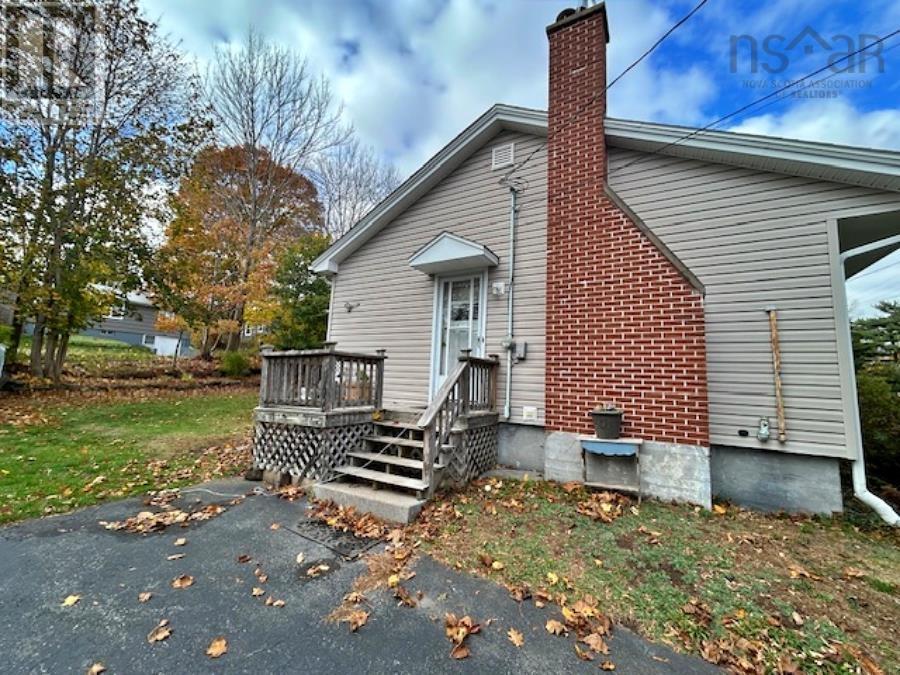 169 Crescent Street, Bridgewater, Nova Scotia  B4V 1L1 - Photo 3 - 202526697