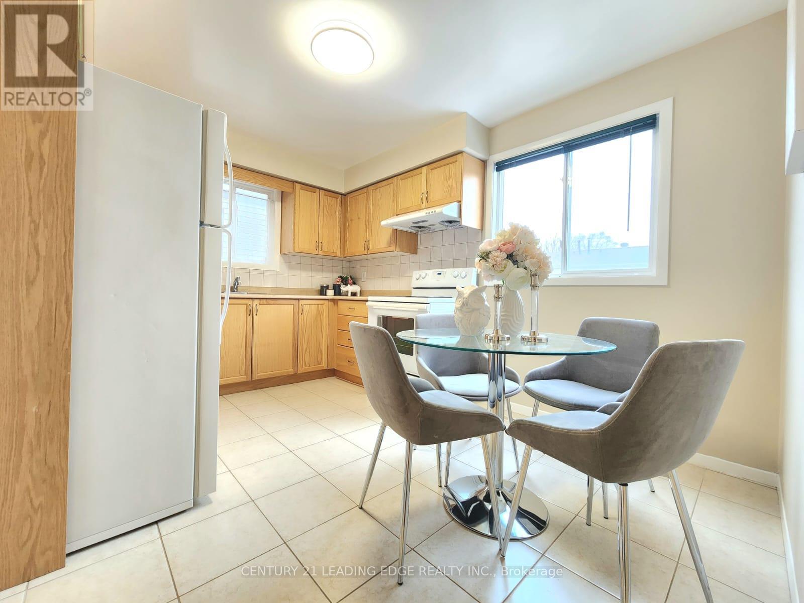 12 New Port Way, Markham, Ontario  L3T 2N2 - Photo 12 - N12854844