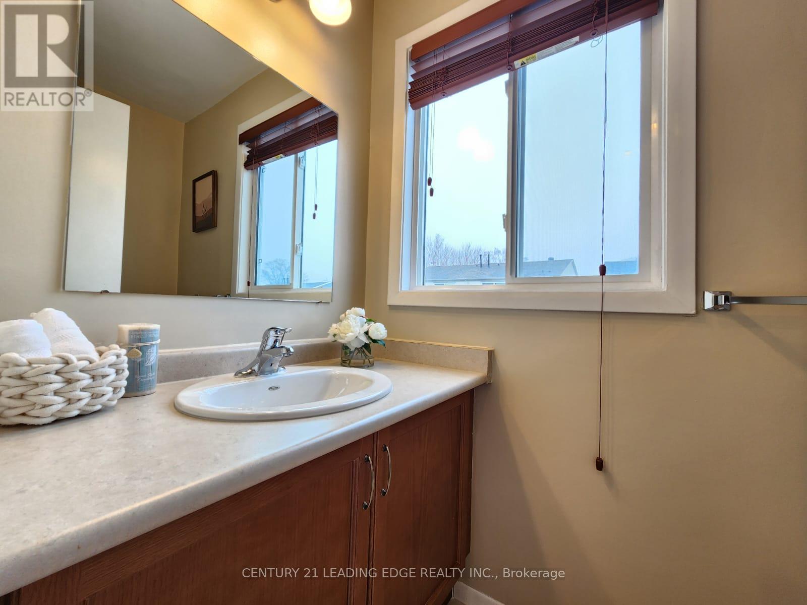 12 New Port Way, Markham, Ontario  L3T 2N2 - Photo 24 - N12854844