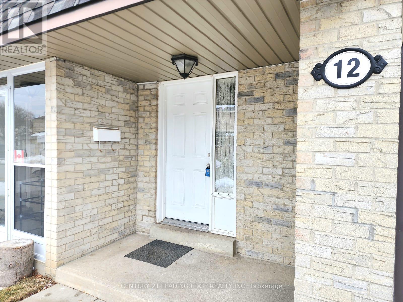 12 New Port Way, Markham, Ontario  L3T 2N2 - Photo 3 - N12854844