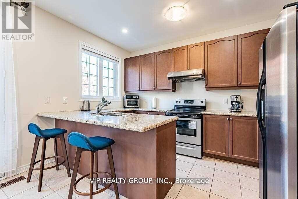 30 Lady Valentina Avenue, Vaughan (Patterson), Ontario  L6A 0E4 - Photo 5 - N12854874