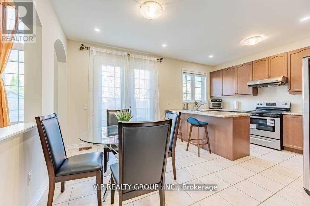 30 Lady Valentina Avenue, Vaughan (Patterson), Ontario  L6A 0E4 - Photo 6 - N12854874