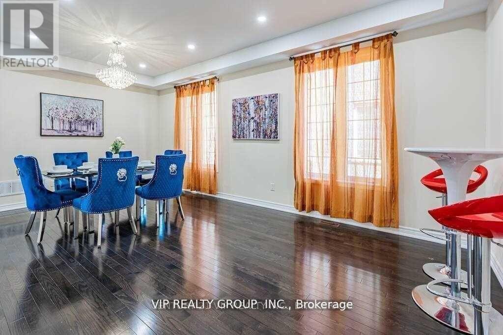 30 Lady Valentina Avenue, Vaughan (Patterson), Ontario  L6A 0E4 - Photo 7 - N12854874