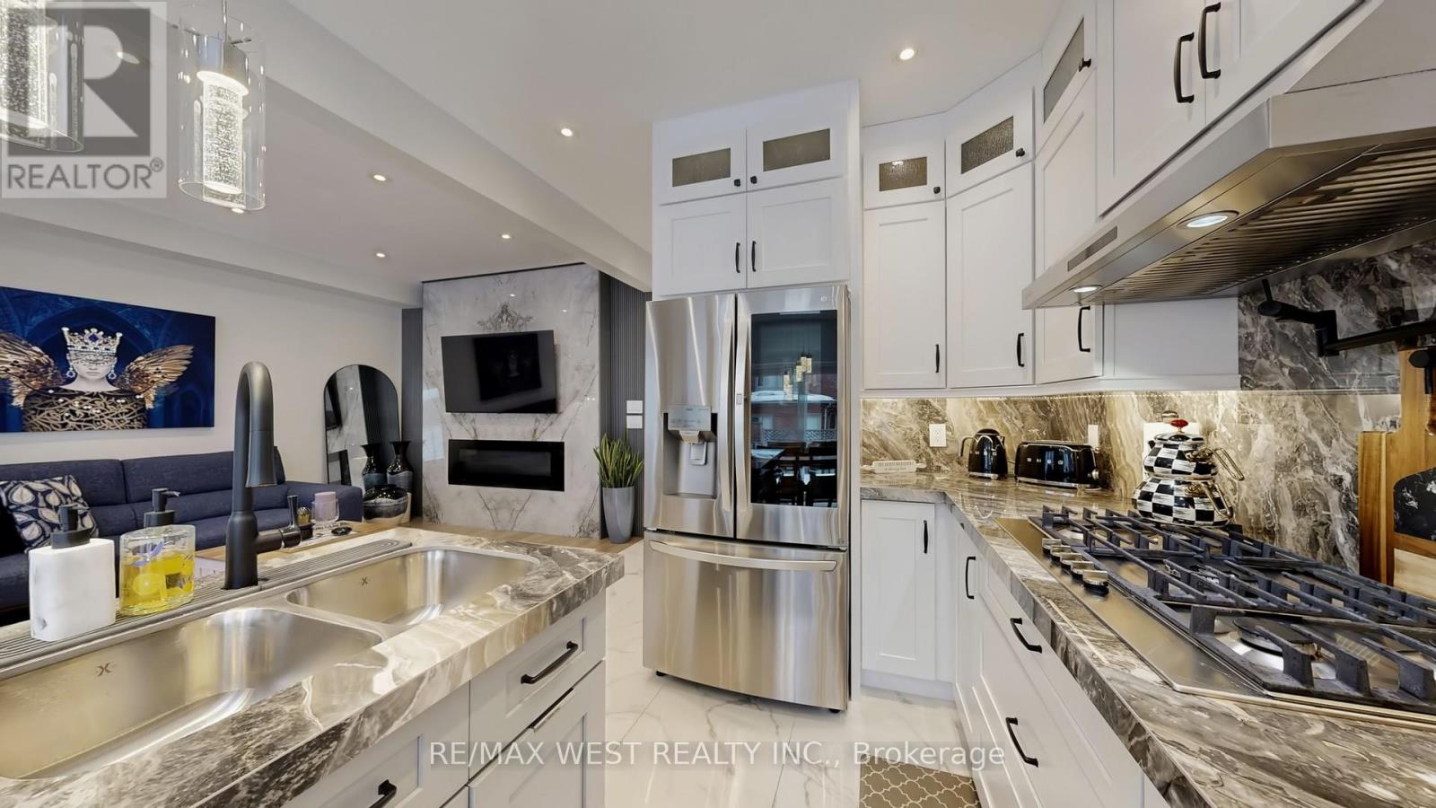 31 Mulholland Drive, Vaughan (Beverley Glen), Ontario  L4J 7T7 - Photo 13 - N12854910