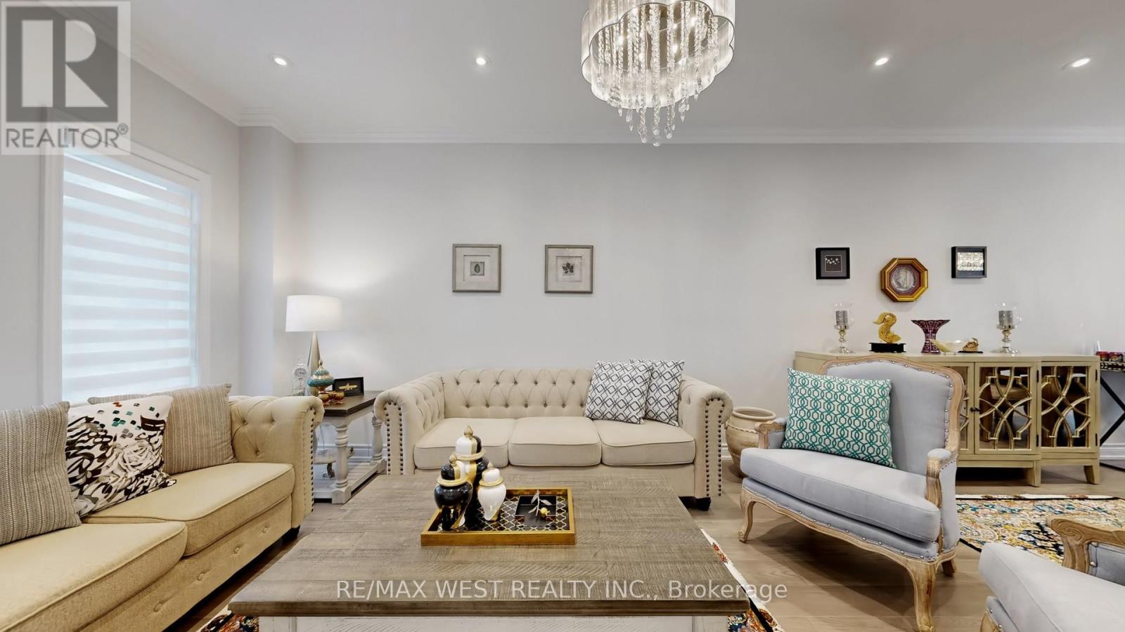 31 Mulholland Drive, Vaughan (Beverley Glen), Ontario  L4J 7T7 - Photo 2 - N12854910