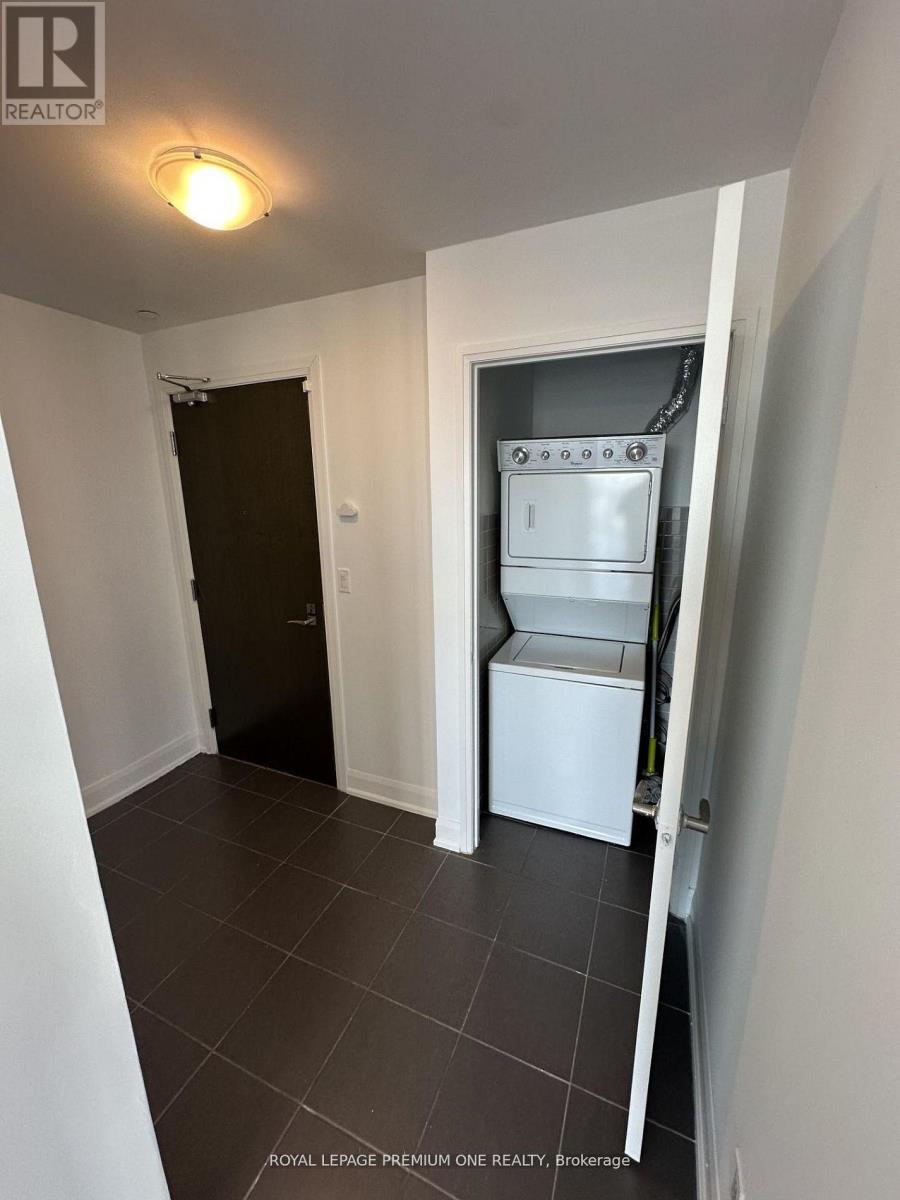 3002 - 2910 Highway 7 Road, Vaughan (Concord), Ontario  L4K 0H8 - Photo 2 - N12854926