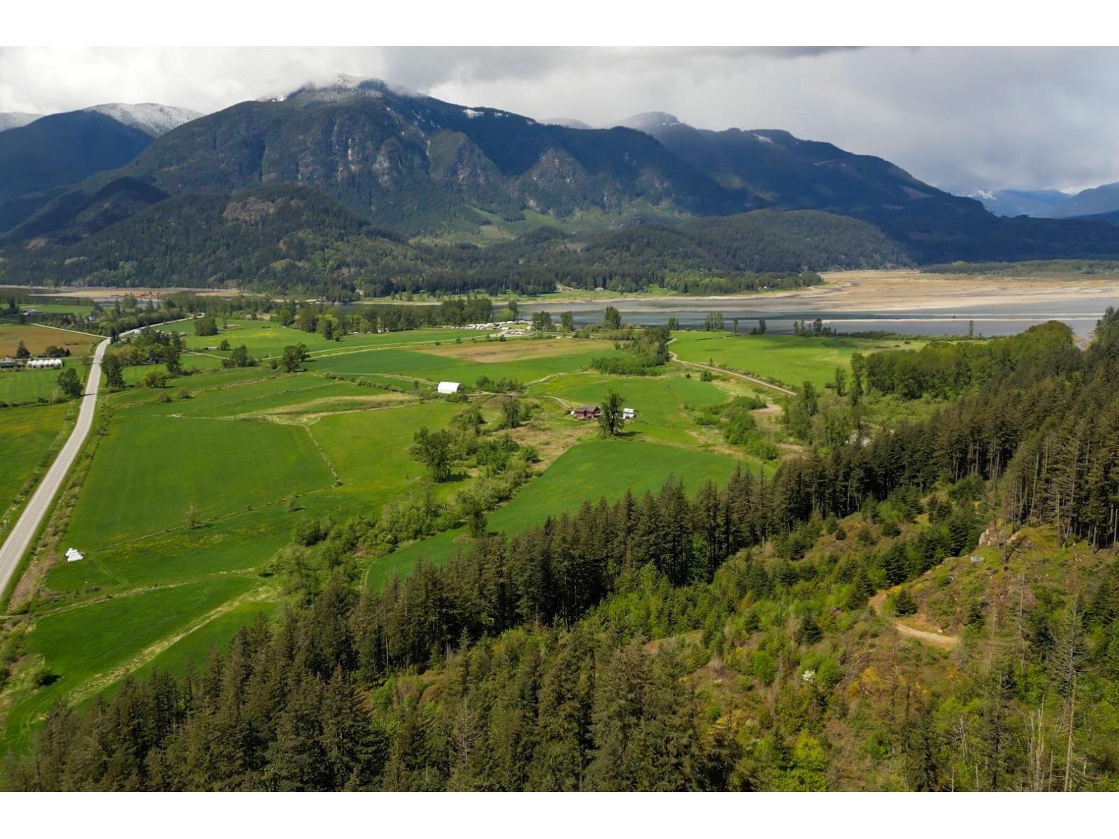 1724 Lougheed Highway, Mt Woodside, Mt Woodside, British Columbia  V0M 1A1 - Photo 3 - R3096240