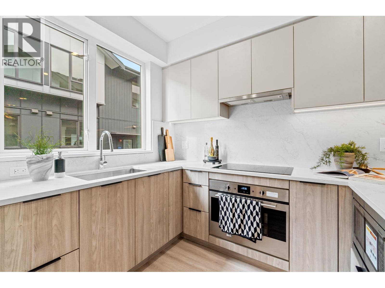 203 7161 17th Avenue, Burnaby, British Columbia  V3N 0K1 - Photo 5 - R3094728