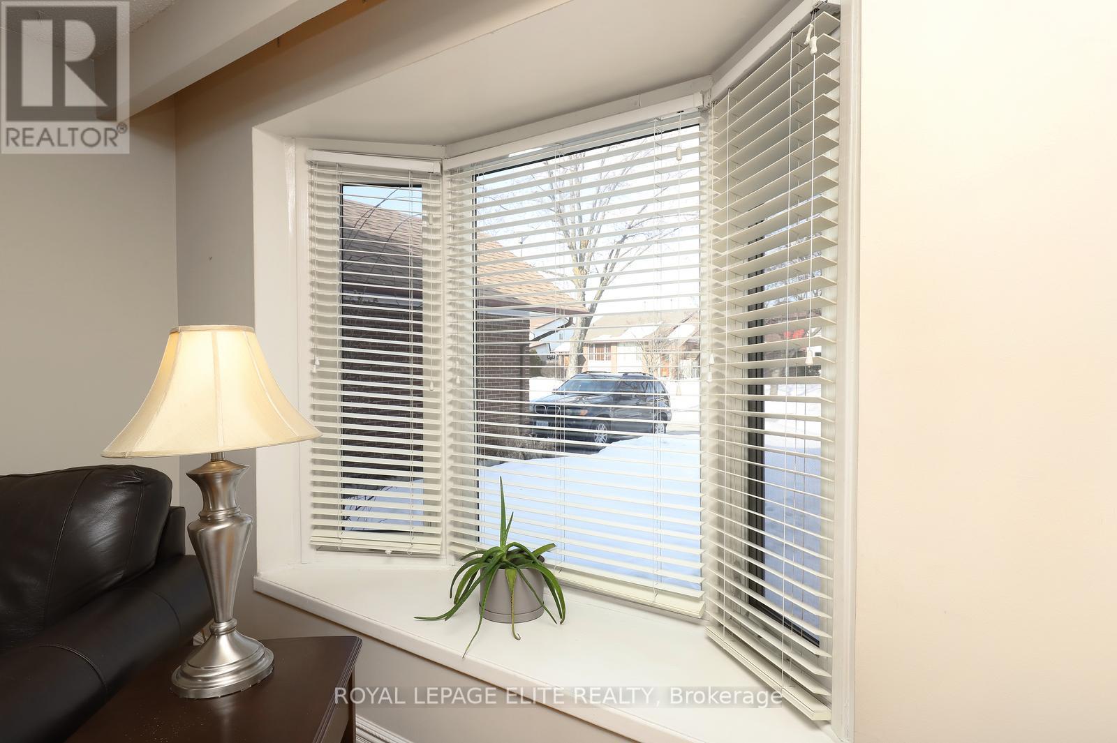 7396 Bybrook Drive, Mississauga (Malton), Ontario  L4T 3R2 - Photo 6 - W12854812