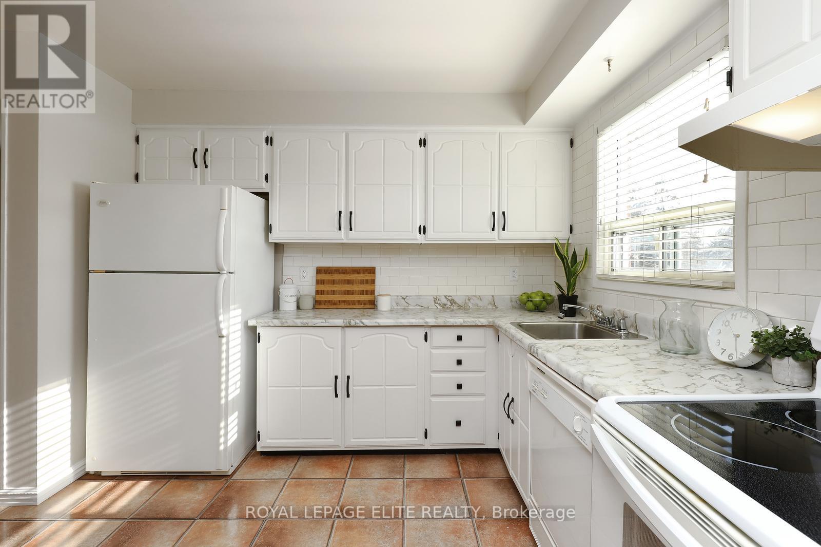 7396 Bybrook Drive, Mississauga (Malton), Ontario  L4T 3R2 - Photo 9 - W12854812