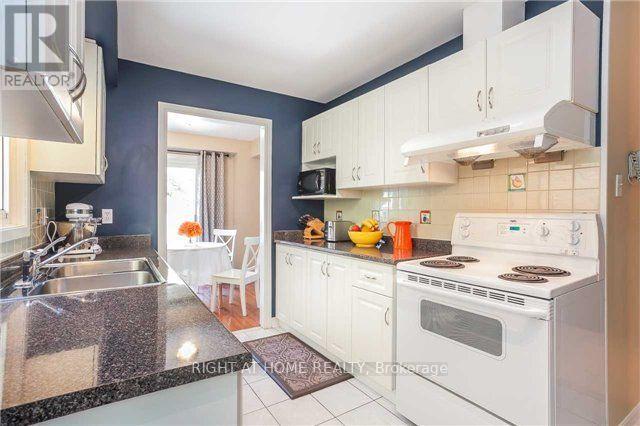 801 Edgehill Road N, Mississauga, Ontario  L5H 3Y2 - Photo 10 - W12854840