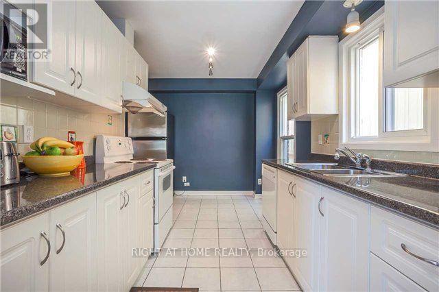 801 Edgehill Road N, Mississauga, Ontario  L5H 3Y2 - Photo 9 - W12854840