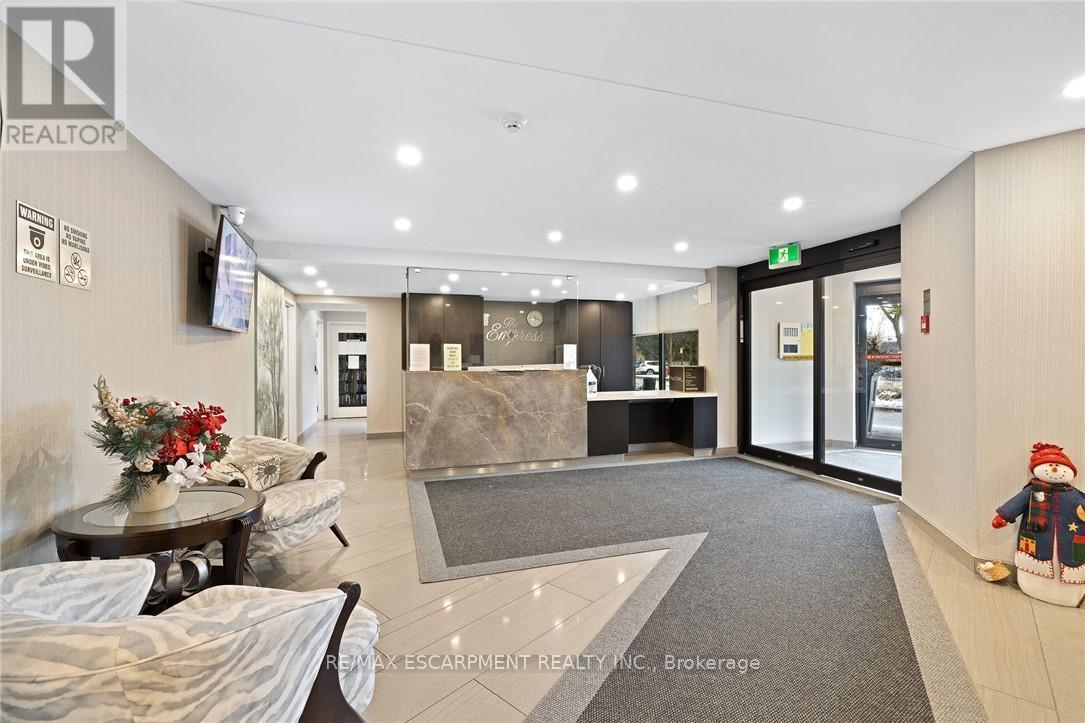 901 - 700 Dynes Road, Burlington, Ontario  L7N 3M2 - Photo 3 - W12854894