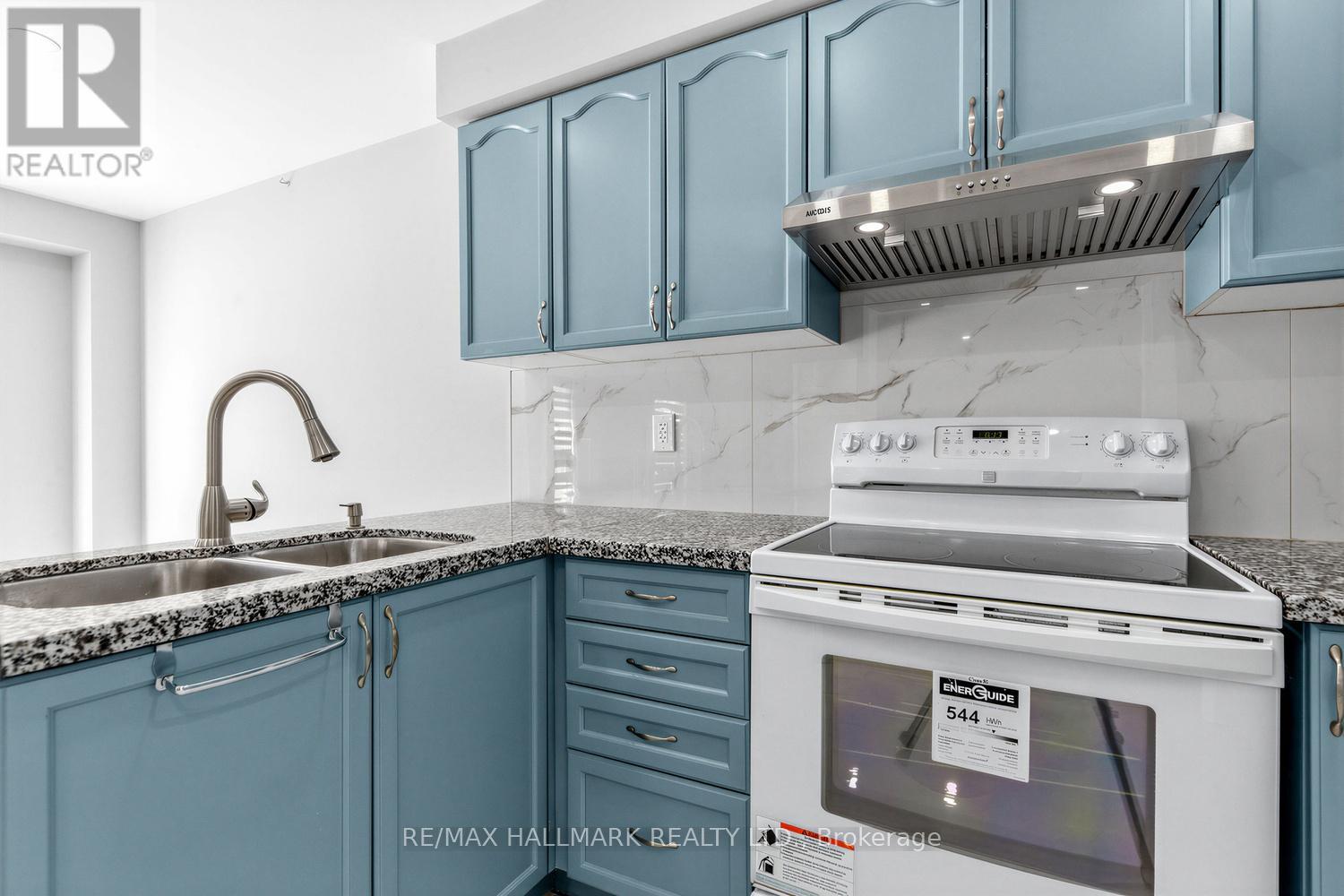 11 Dring Street, Ajax, Ontario  L1T 4Y2 - Photo 9 - E12854582