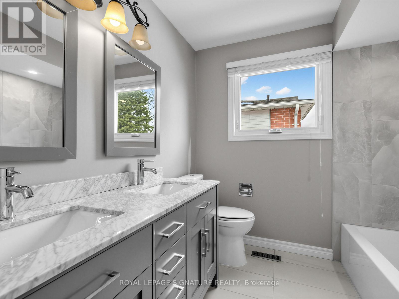 367 Salisbury Lane, Newmarket (Bristol-London), Ontario  L3Y 8A4 - Photo 24 - N12854890