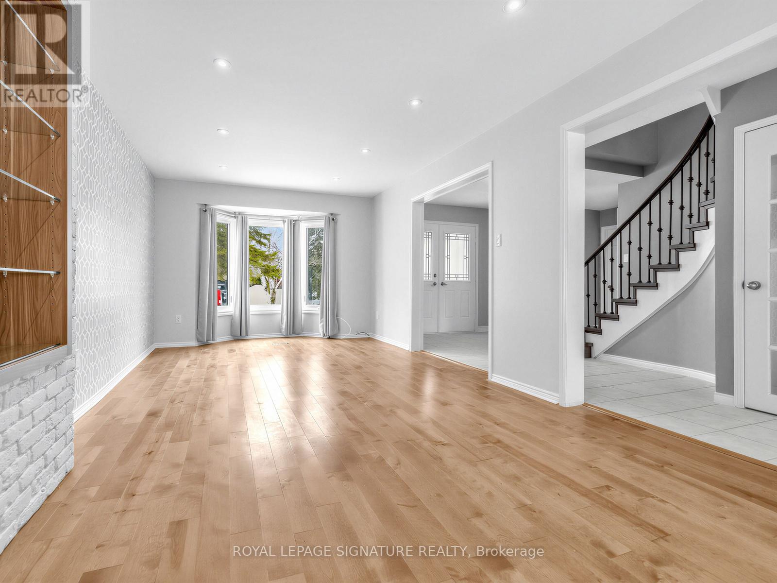 367 Salisbury Lane, Newmarket (Bristol-London), Ontario  L3Y 8A4 - Photo 6 - N12854890