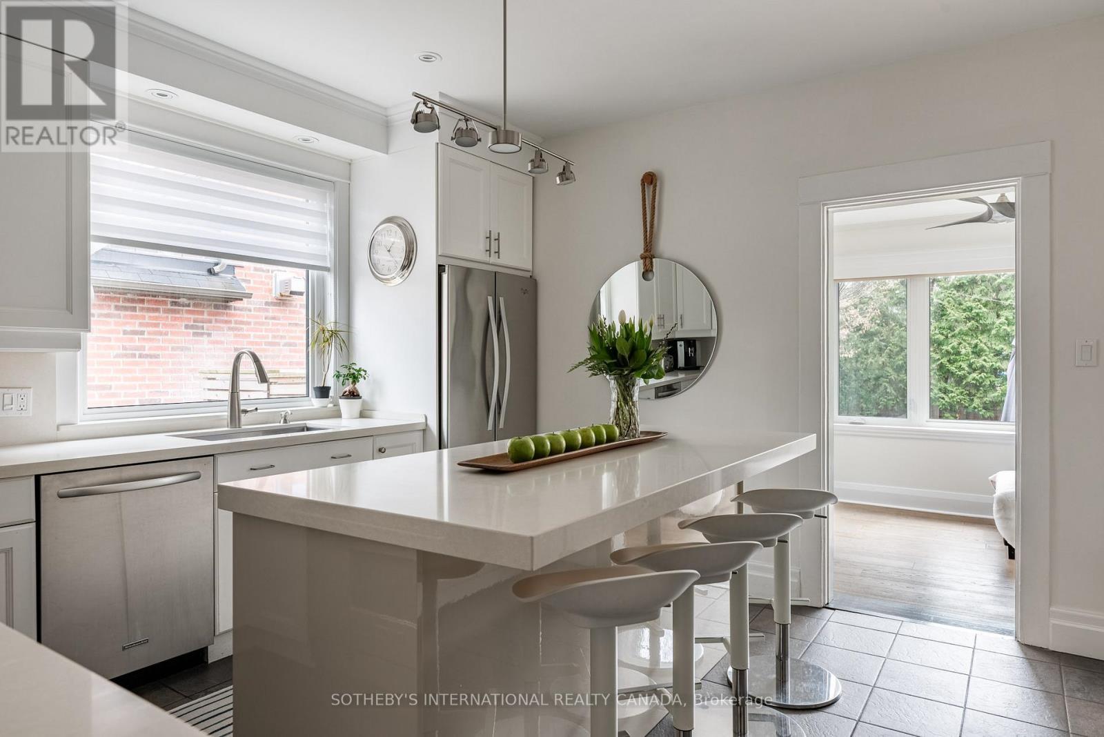 77 Catherine Avenue, Aurora, Ontario  L4G 1K6 - Photo 7 - N12848930