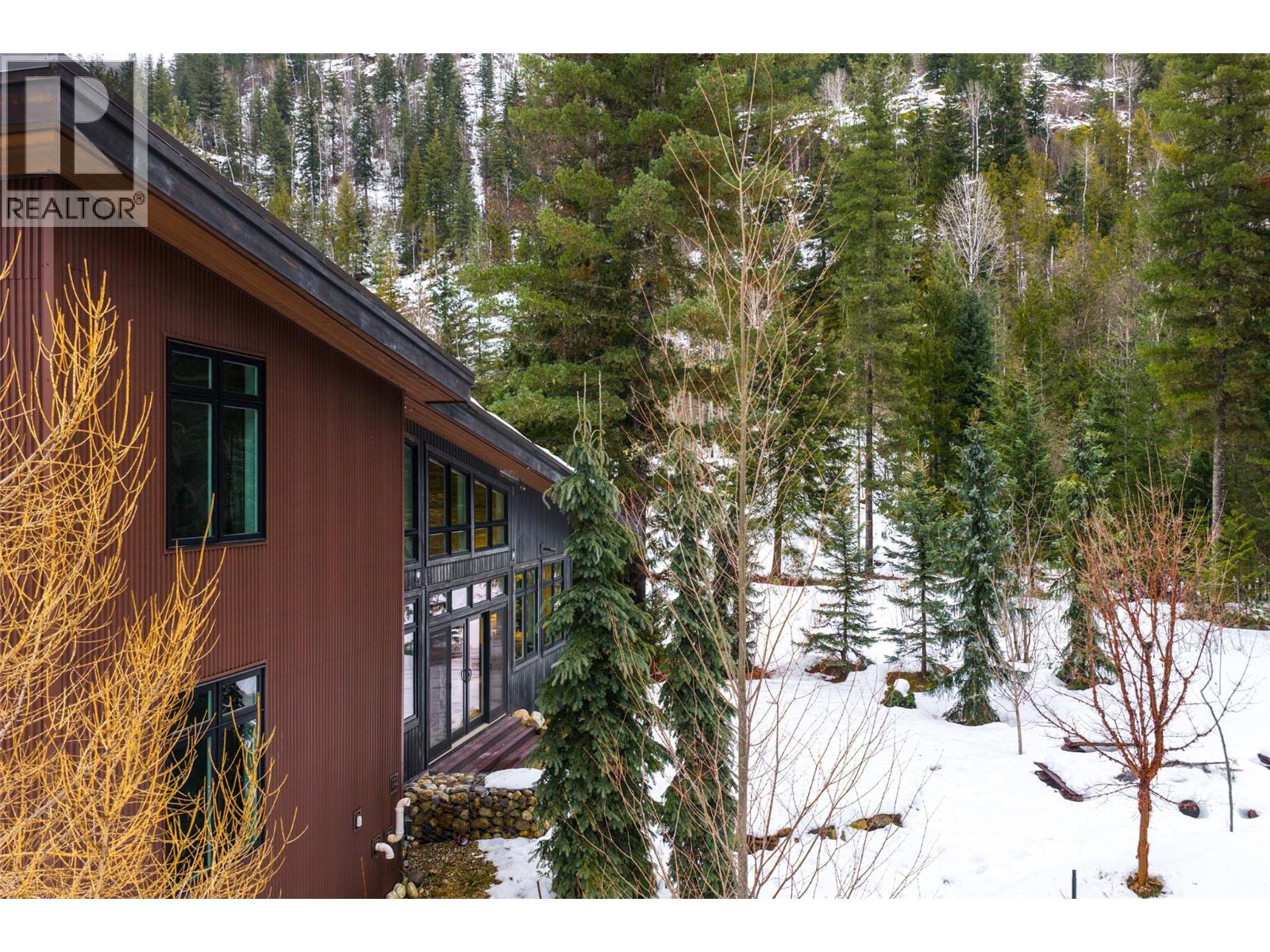 2083 Mountain Gate Road, Revelstoke, British Columbia  V0E 2S0 - Photo 4 - 10375469