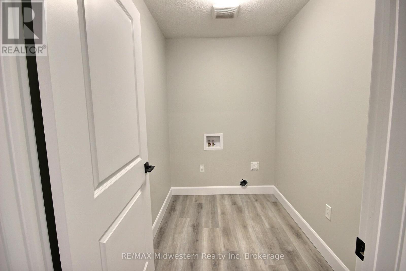 16 Roberts Street N, Huron East, Ontario  N0G 1B0 - Photo 10 - X12855106