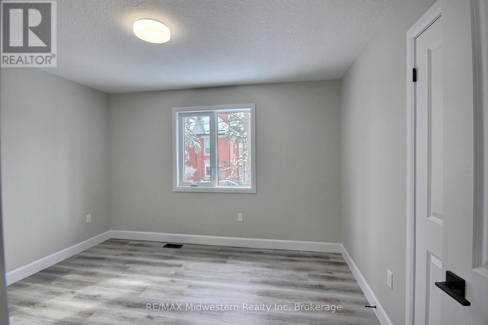 16 Roberts Street N, Huron East, Ontario  N0G 1B0 - Photo 6 - X12855106