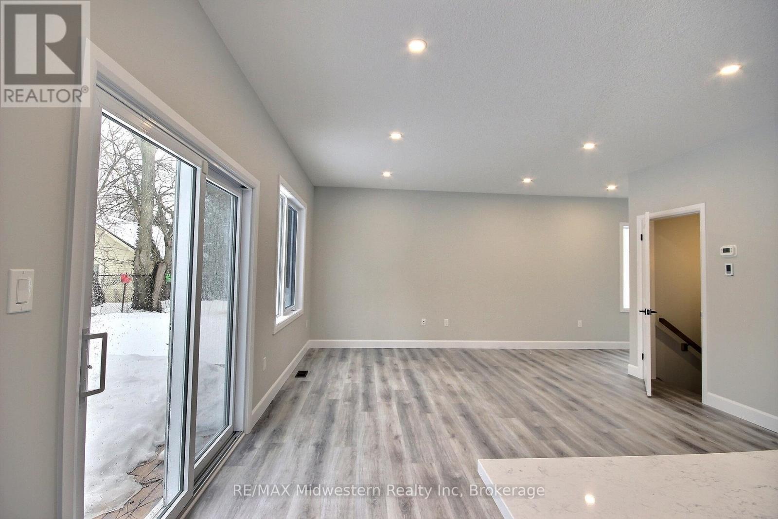 14 Roberts Street N, Huron East, Ontario  N0G 1B0 - Photo 4 - X12855152