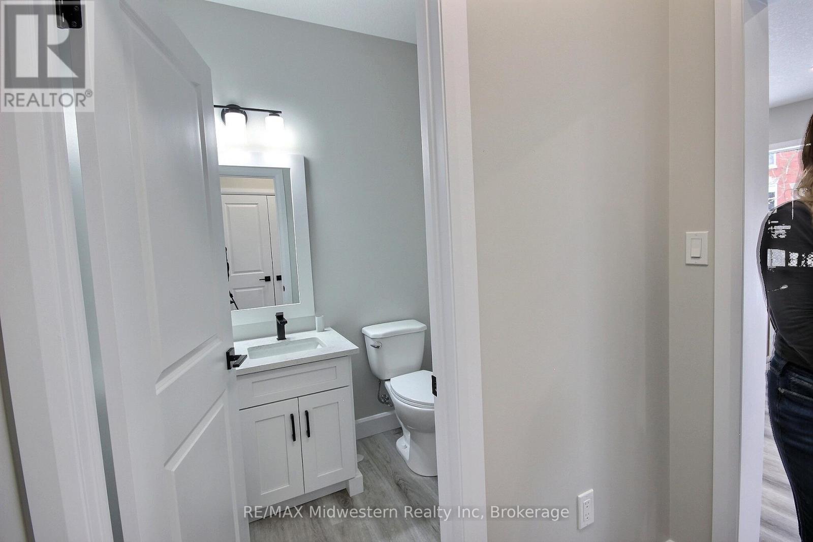 14 Roberts Street N, Huron East, Ontario  N0G 1B0 - Photo 5 - X12855152