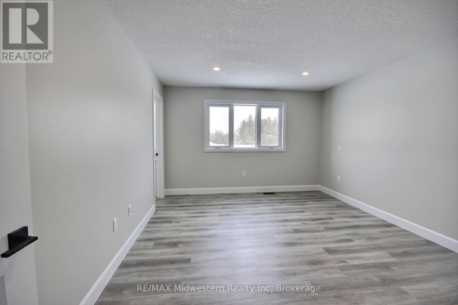 14 Roberts Street N, Huron East, Ontario  N0G 1B0 - Photo 7 - X12855152