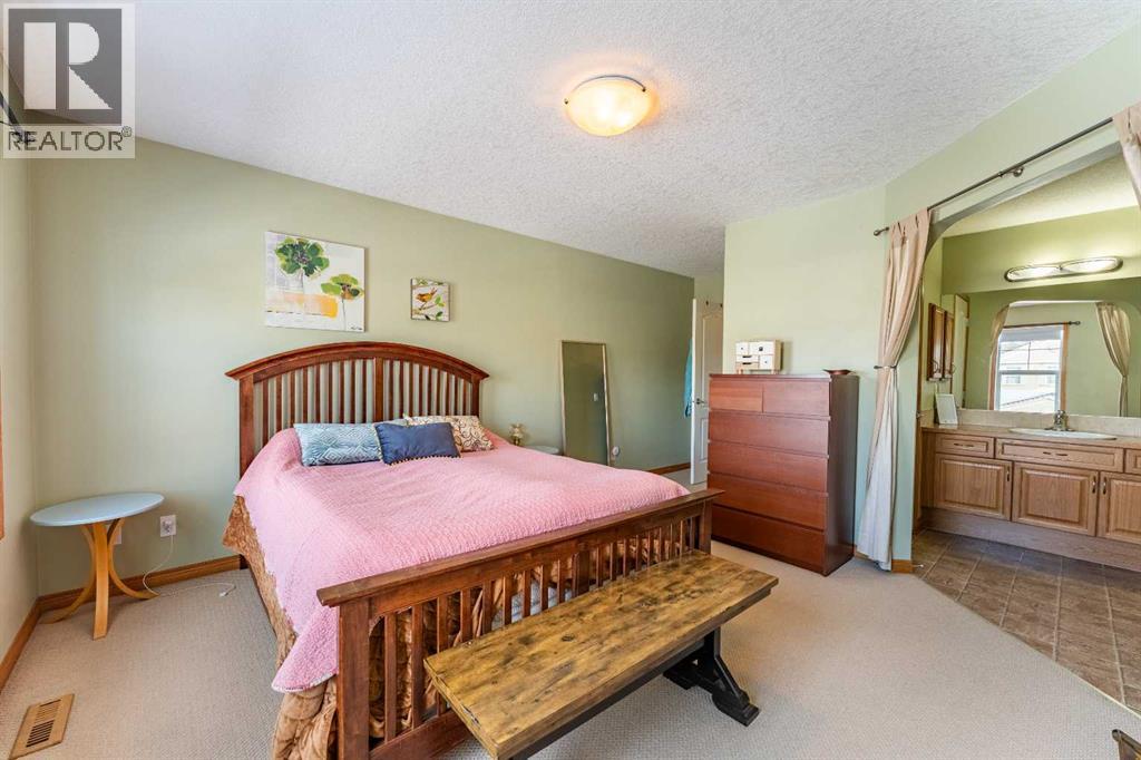 2051 Sagewood Rise Sw, Airdrie, Alberta  T4B 3N7 - Photo 13 - A2289803