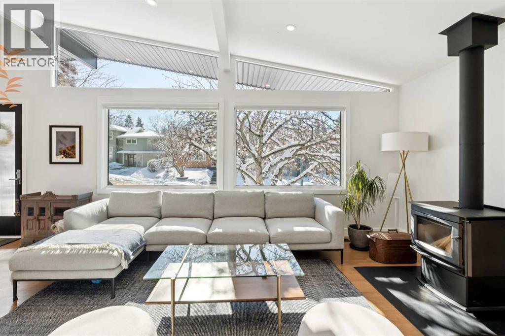 2440 Cherokee Drive Nw, Calgary, Alberta  T2L 0X7 - Photo 7 - A2290263