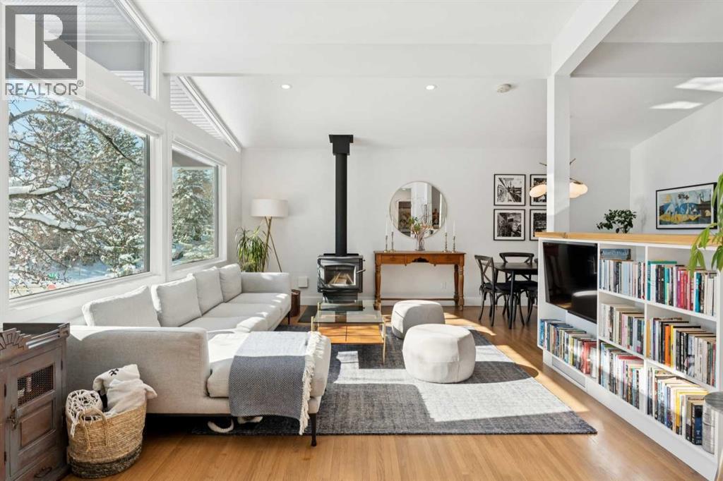 2440 Cherokee Drive Nw, Calgary, Alberta  T2L 0X7 - Photo 5 - A2290263