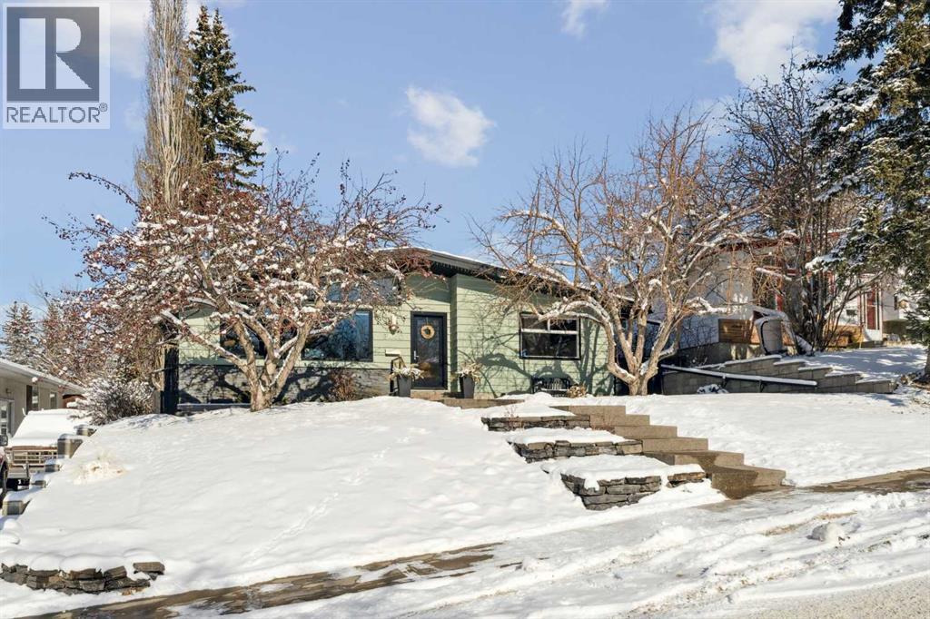 2440 Cherokee Drive Nw, Calgary, Alberta  T2L 0X7 - Photo 3 - A2290263