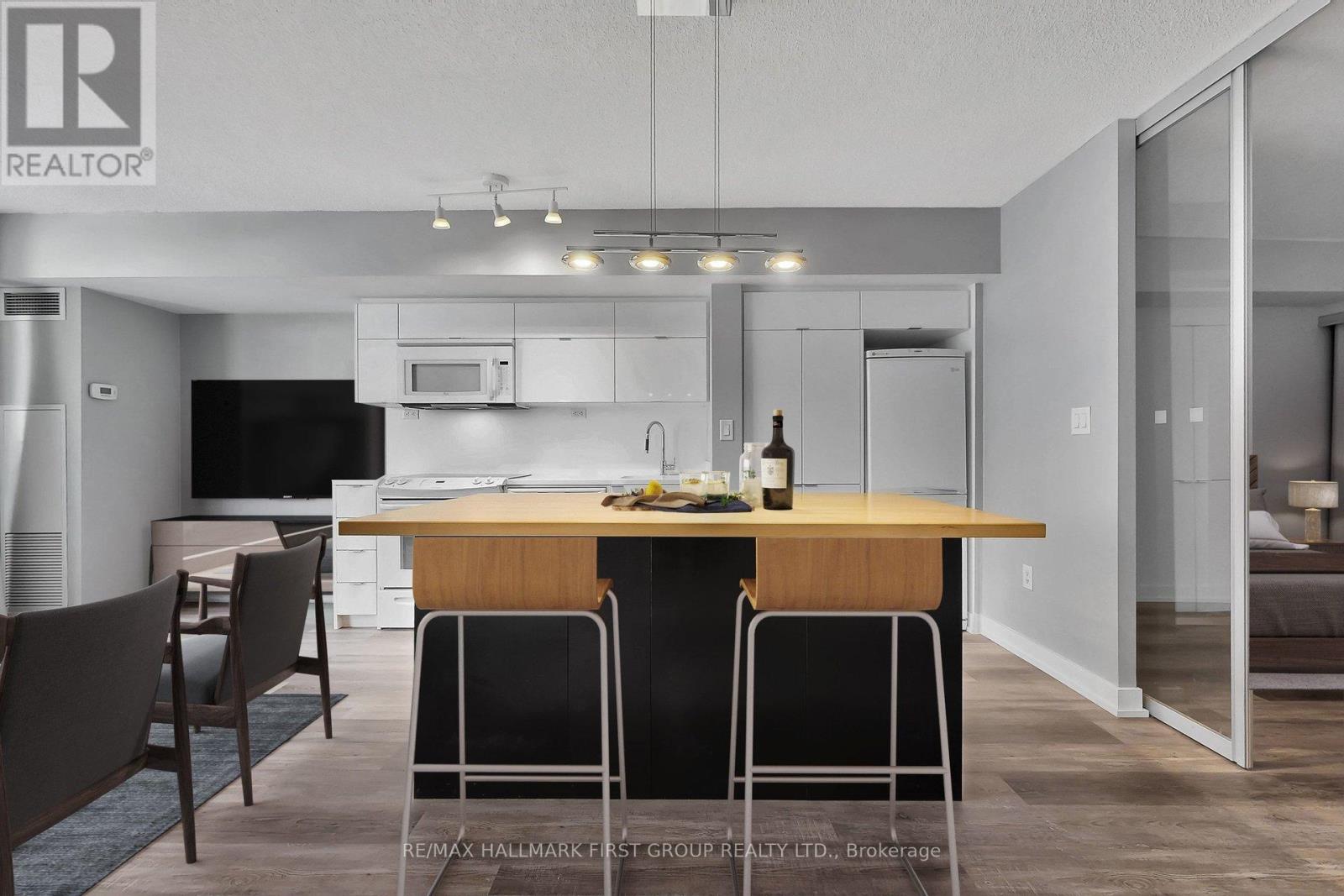 530 - 21 Iceboat Terrace, Toronto (Waterfront Communities), Ontario  M5V 4A9 - Photo 10 - C12854962