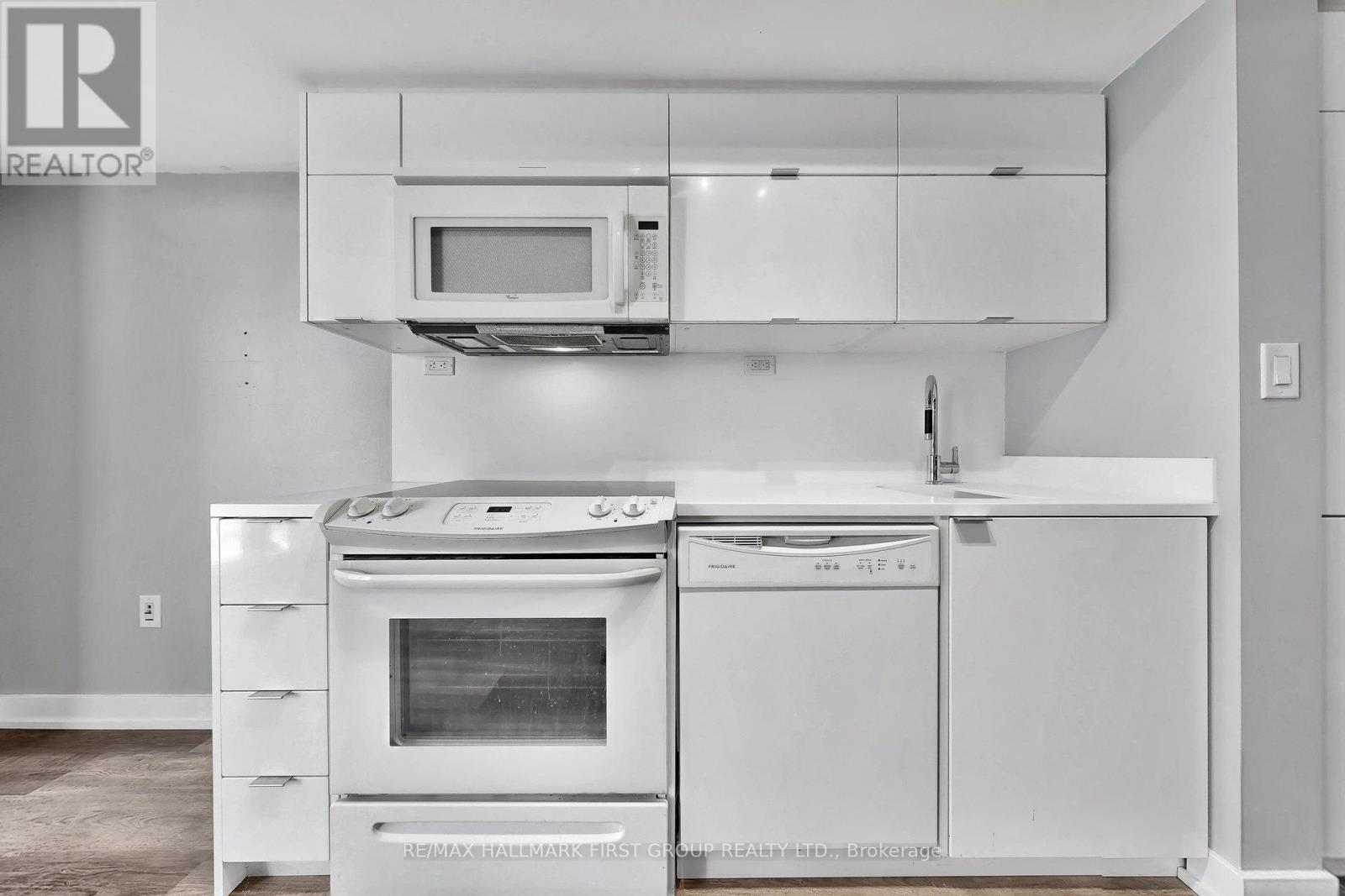 530 - 21 Iceboat Terrace, Toronto (Waterfront Communities), Ontario  M5V 4A9 - Photo 11 - C12854962