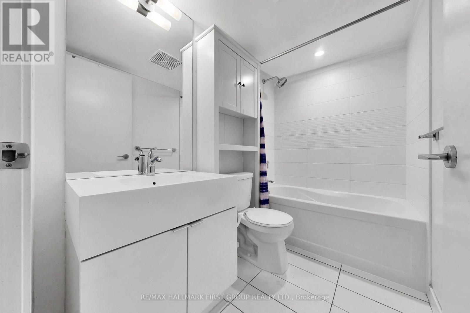 530 - 21 Iceboat Terrace, Toronto (Waterfront Communities), Ontario  M5V 4A9 - Photo 14 - C12854962