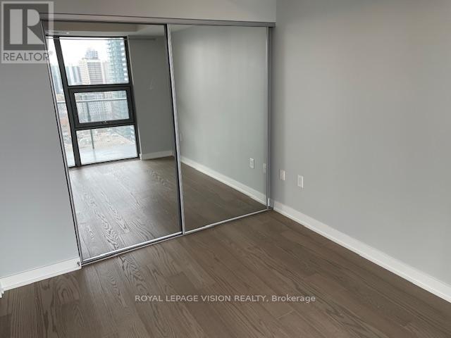 1701 - 11 Wellesley Street W, Toronto (Bay Street Corridor), Ontario  M4Y 0G4 - Photo 6 - C12855162