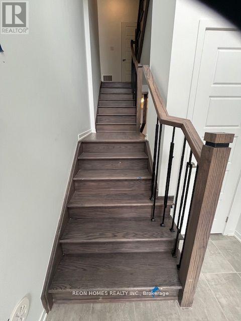 764 Heathrow Path, Oshawa, Ontario  L1H 7K5 - Photo 6 - E12855114