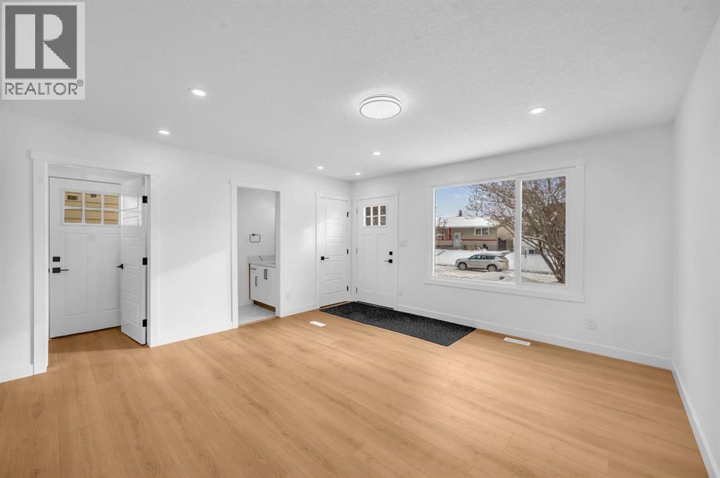 3229 Doverville Crescent Se, Calgary, Alberta  T2B 1T9 - Photo 6 - A2289455