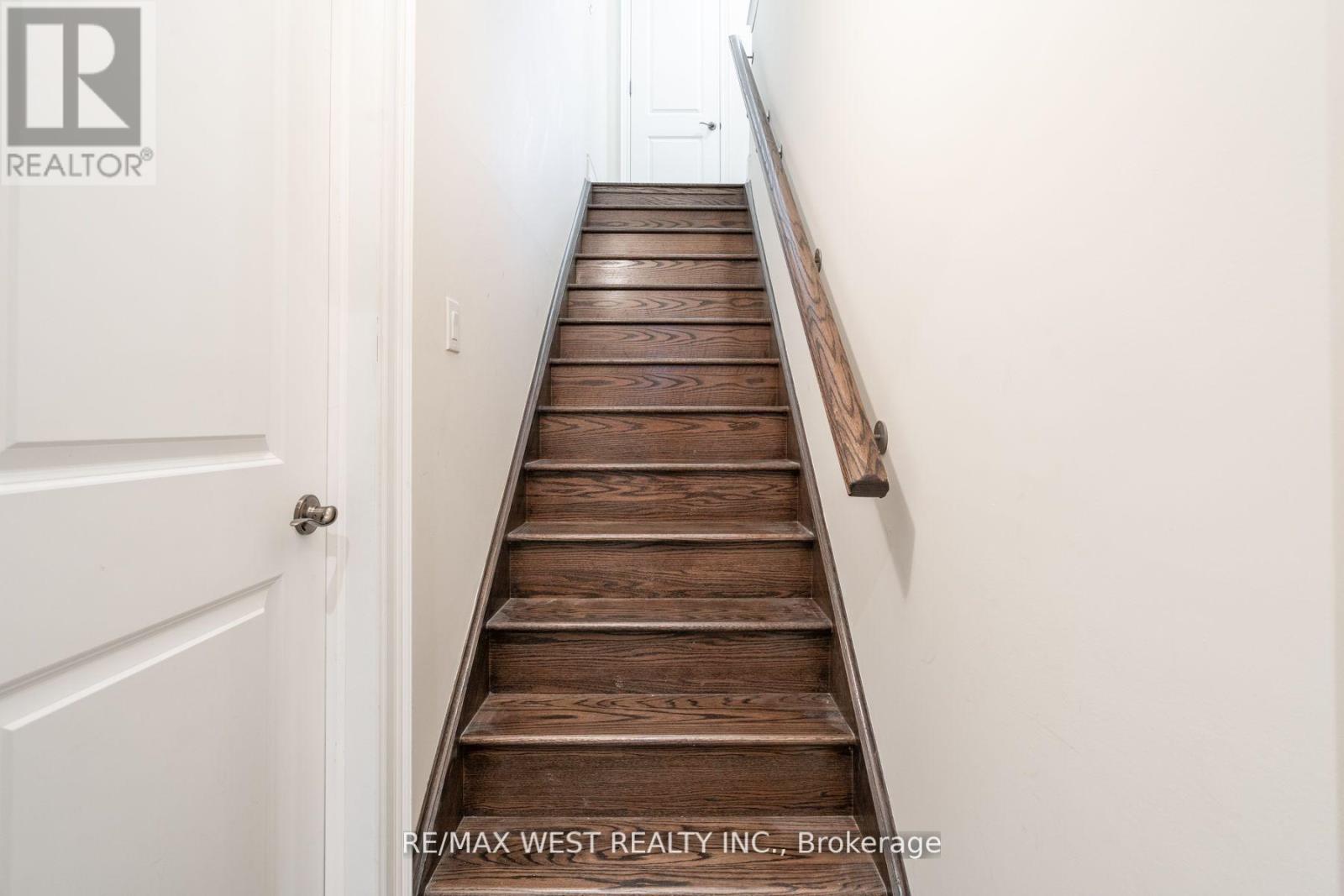 106 Port Royal Avenue, Vaughan (Kleinburg), Ontario  L4H 4K6 - Photo 2 - N12854968