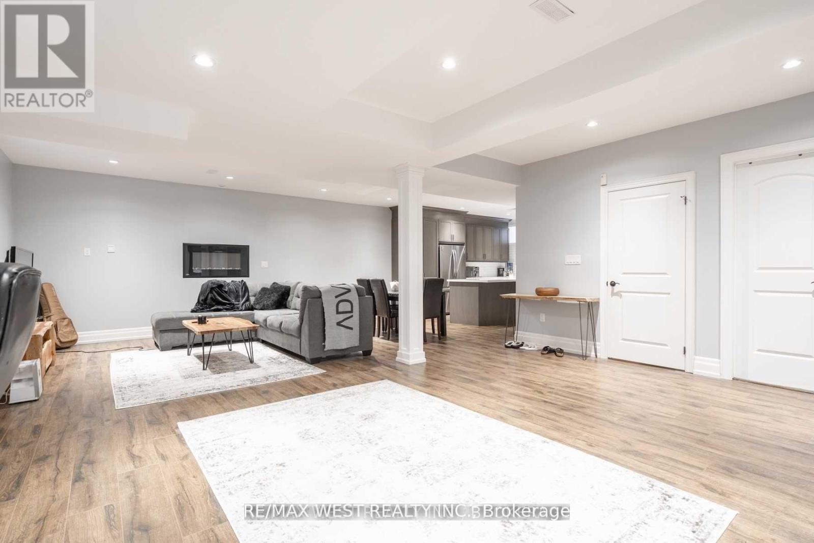 106 Port Royal Avenue, Vaughan (Kleinburg), Ontario  L4H 4K6 - Photo 3 - N12854968