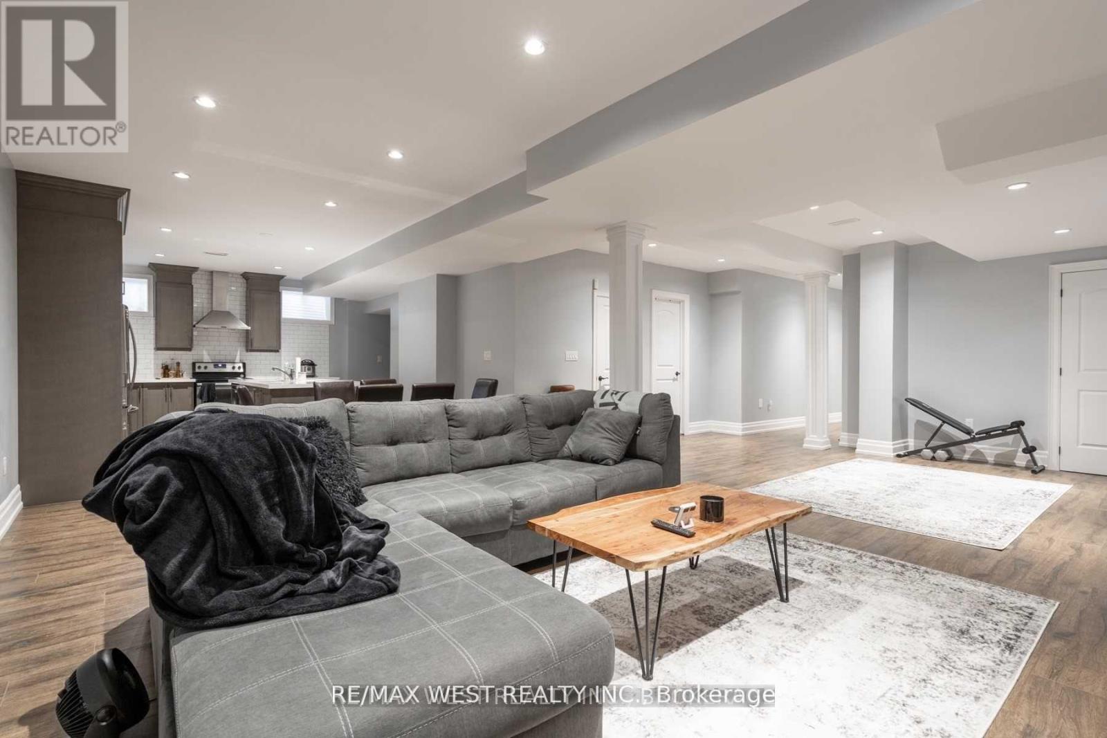 106 Port Royal Avenue, Vaughan (Kleinburg), Ontario  L4H 4K6 - Photo 4 - N12854968