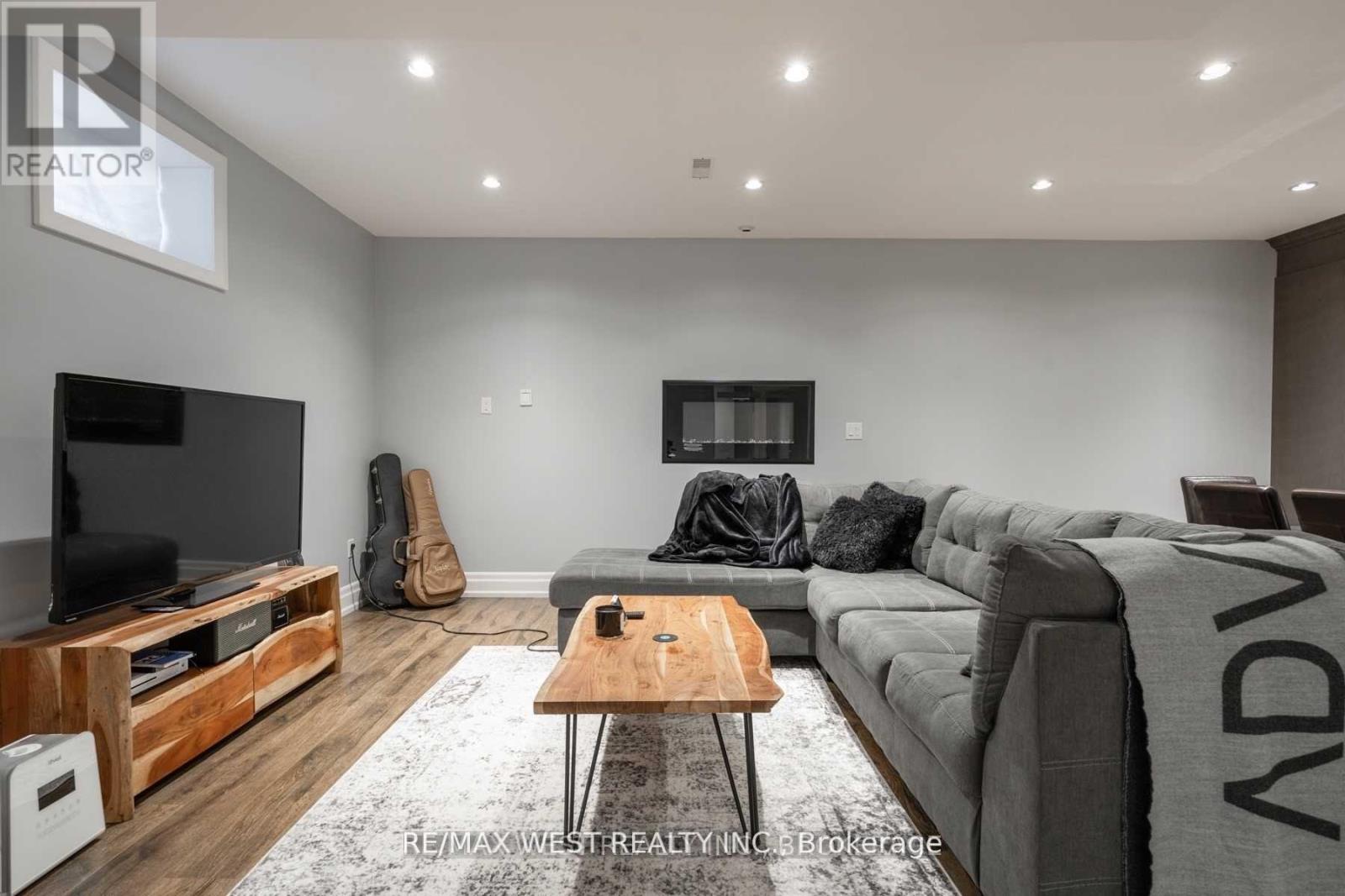 106 Port Royal Avenue, Vaughan (Kleinburg), Ontario  L4H 4K6 - Photo 5 - N12854968