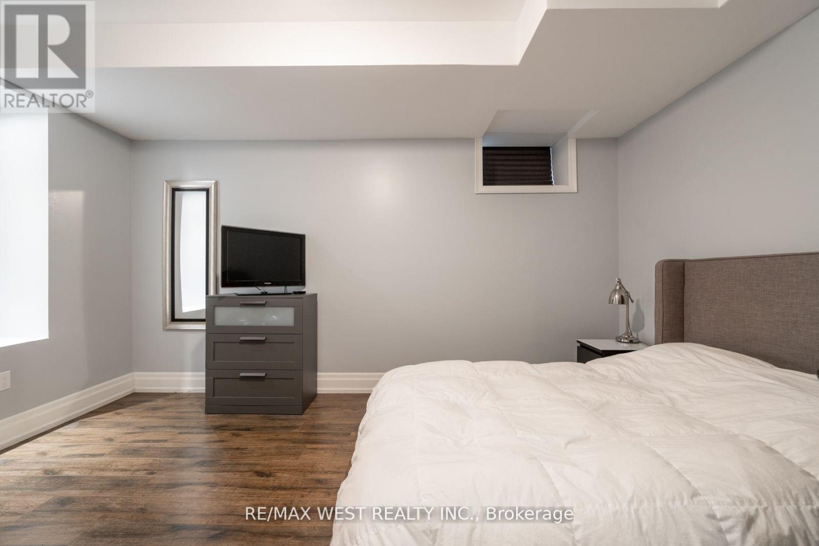 106 Port Royal Avenue, Vaughan (Kleinburg), Ontario  L4H 4K6 - Photo 8 - N12854968