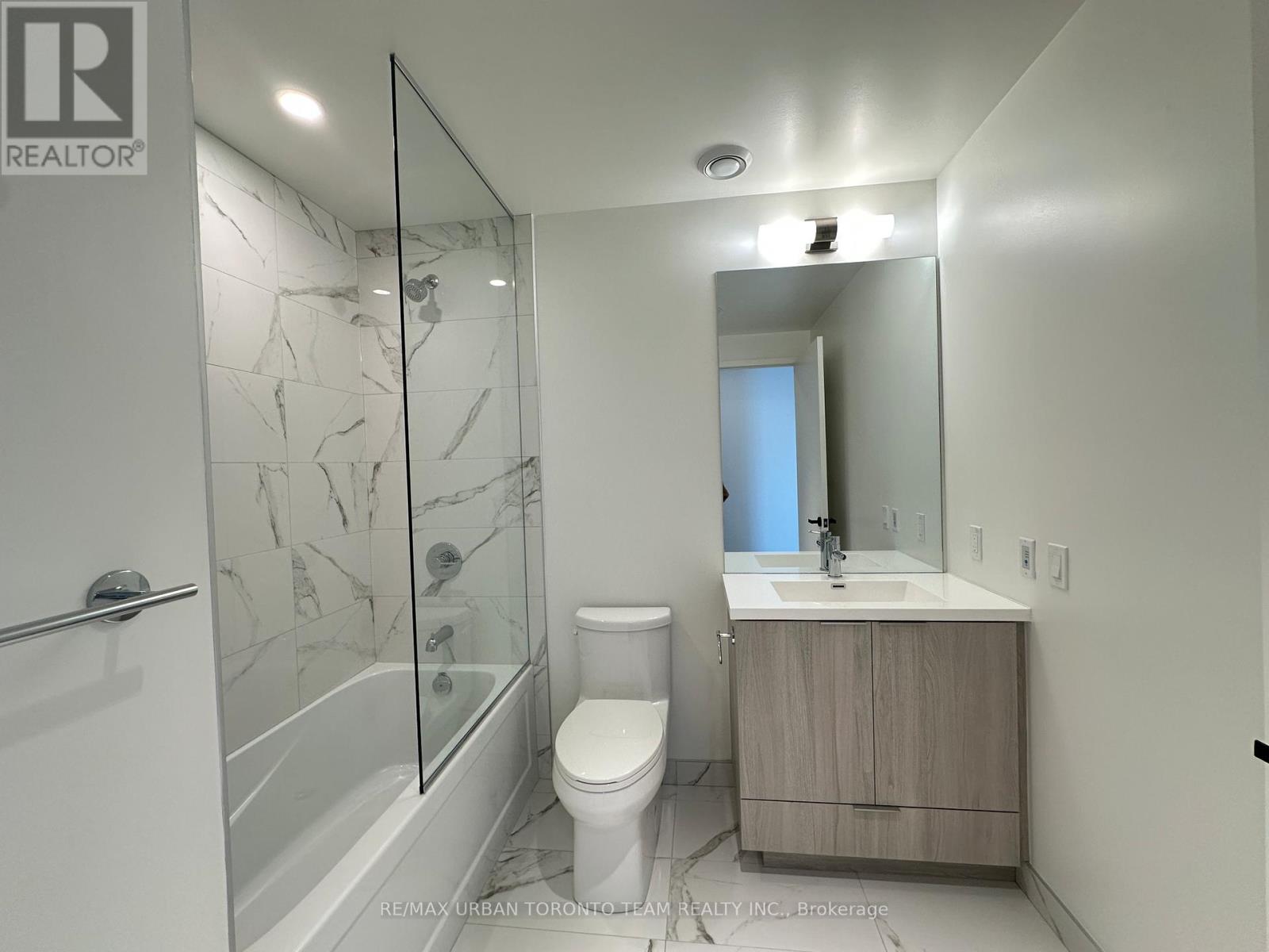 517 - 8 Interchange Way, Vaughan, Ontario  L4K 5Z7 - Photo 10 - N12854970