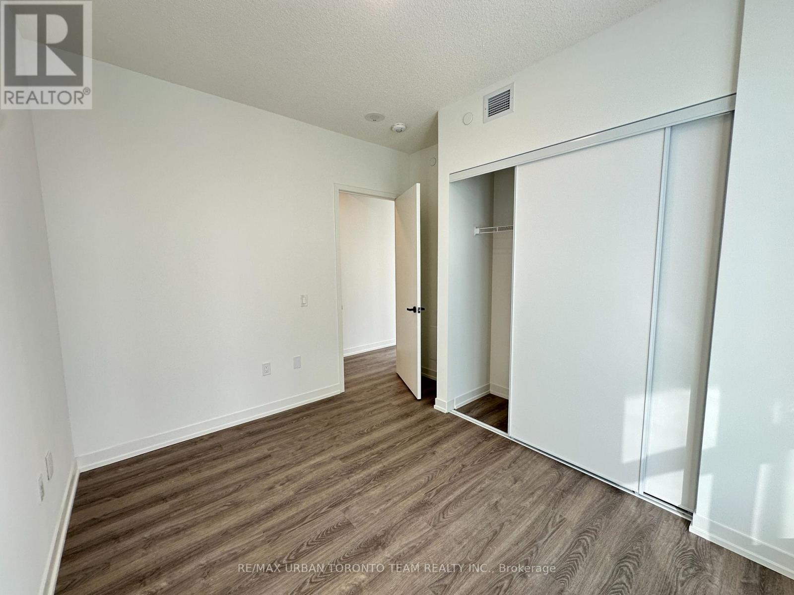 517 - 8 Interchange Way, Vaughan, Ontario  L4K 5Z7 - Photo 12 - N12854970